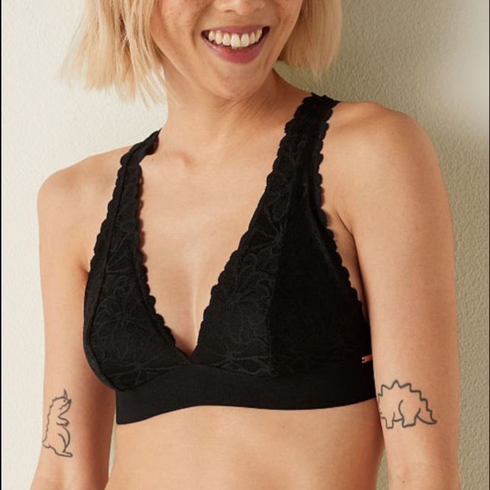 VICTORIAS SECRET BLACK LACE BRALETTE | S